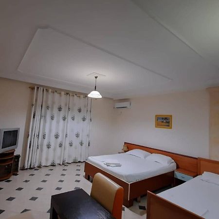 Vila 57 Hotel Tirana Kültér fotó