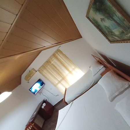 Vila 57 Hotel Tirana Kültér fotó