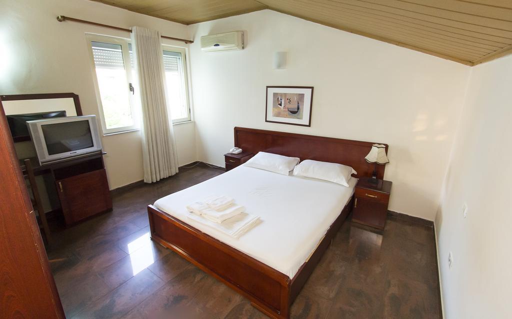 Vila 57 Hotel Tirana Szoba fotó