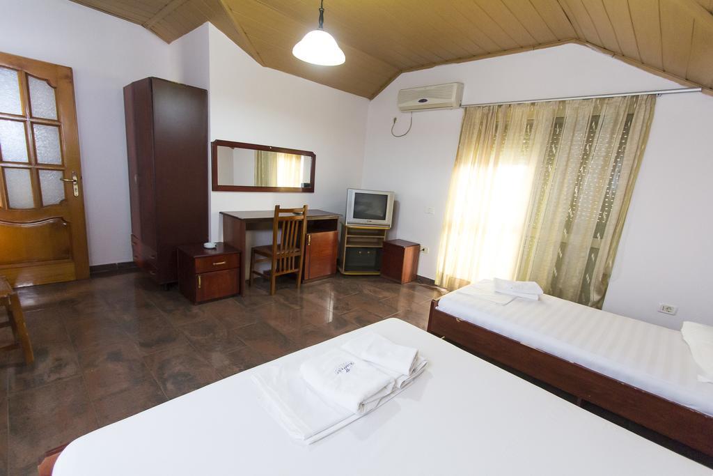 Vila 57 Hotel Tirana Szoba fotó