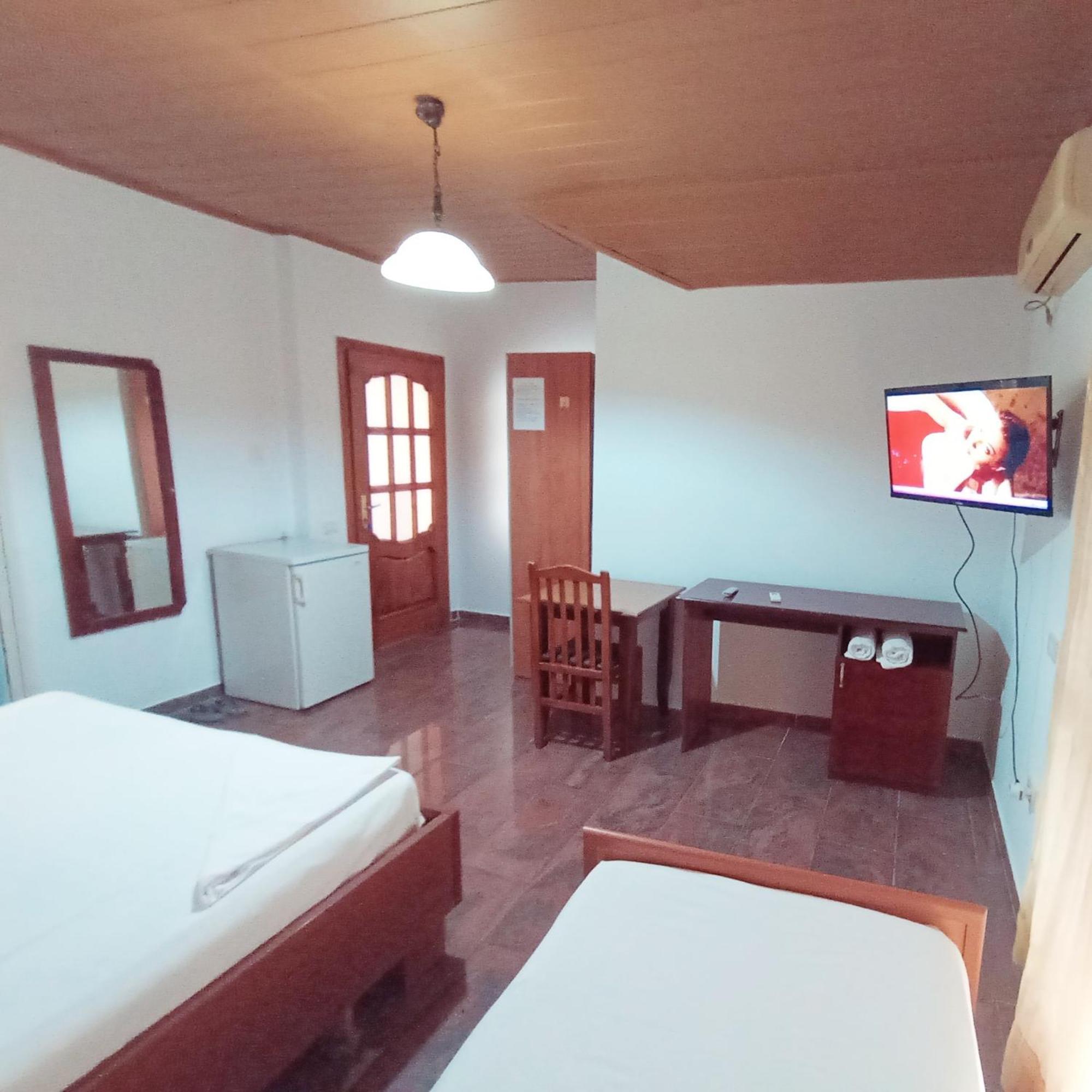 Vila 57 Hotel Tirana Kültér fotó