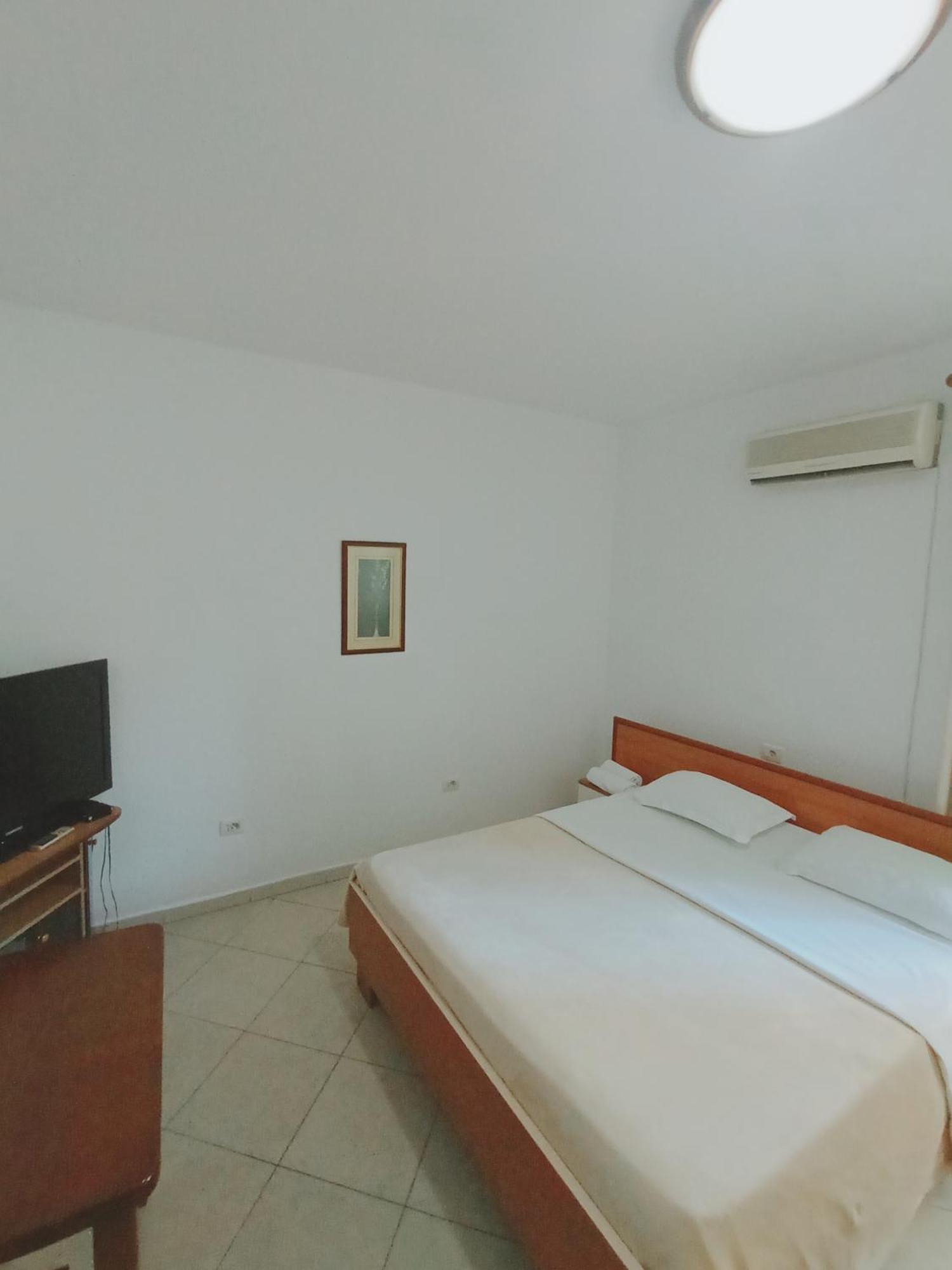 Vila 57 Hotel Tirana Kültér fotó