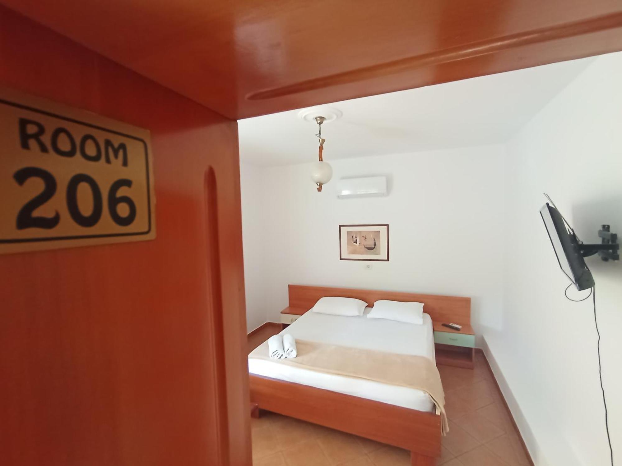 Vila 57 Hotel Tirana Kültér fotó