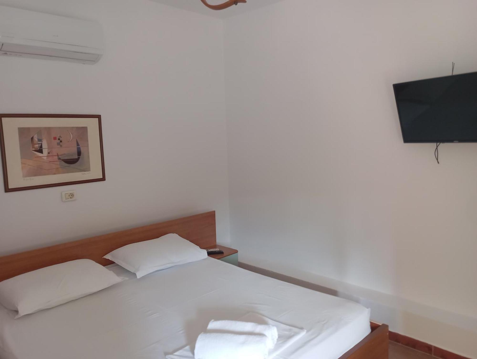 Vila 57 Hotel Tirana Kültér fotó